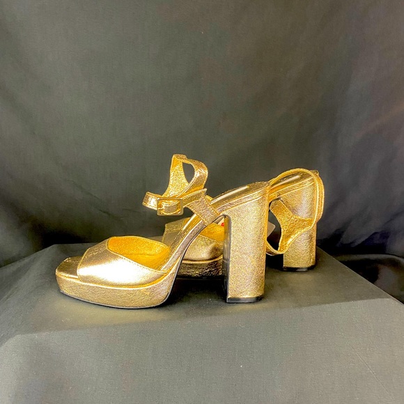 Zara - Picture 2 of 4